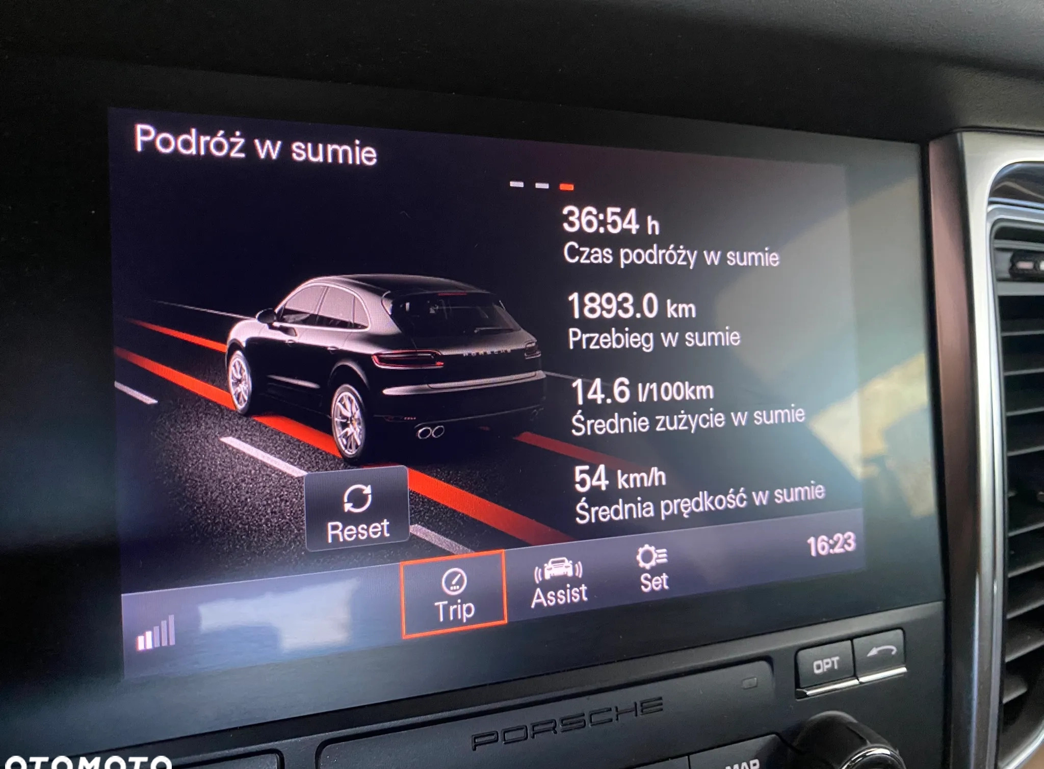 Porsche Macan cena 169000 przebieg: 103000, rok produkcji 2018 z Białystok małe 497